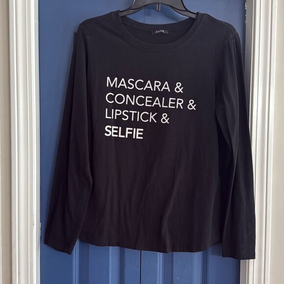 Avon Graphic Tee Mascara, Concealer & Lipstick Selfie Size M - Picture 1 of 3